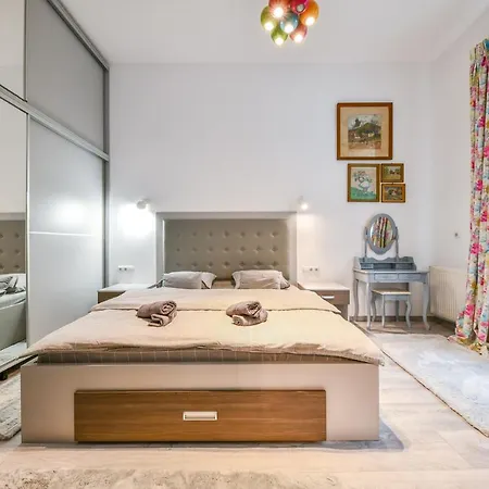 Glam Apartment