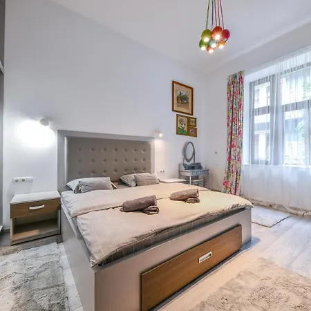 Glam Apartment *
